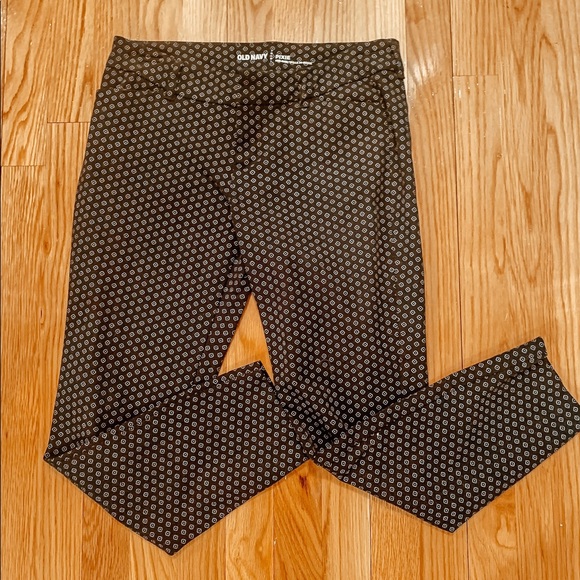 🎉HOST PICK🎉 Old Navy Mid-rise pixie pants - Picture 2 of 3